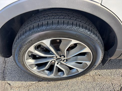 Used 2022 Lincoln Nautilus Reserve w/ Equipment Group 201A image 10