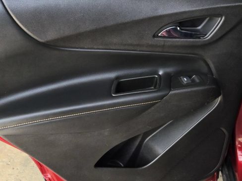 Used 2018 Chevrolet Equinox Premier FWD image 11