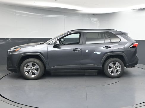 Used 2022 Toyota RAV4 XLE FWD image 5