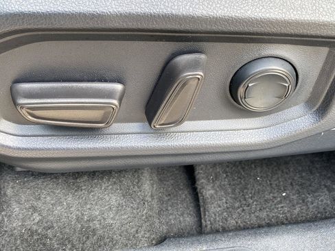 Used 2022 Toyota Tundra SR5 w/ SR5 Premium Package image 22