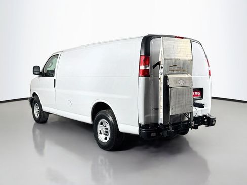 Used 2020 Chevrolet Express 3500 w/ Driver Convenience Package RWD image 3