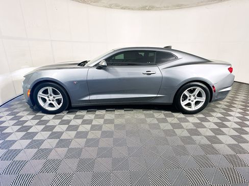 Used 2020 Chevrolet Camaro LT RWD image 6