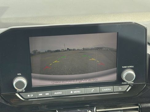 Used 2025 Nissan Pathfinder SV FWD image 22