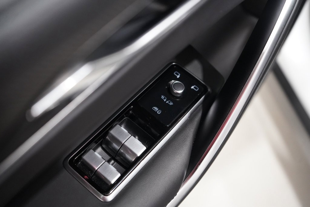Used 2023 Jaguar F-PACE SVR AWD/4WD image 21