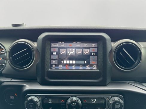 Used 2018 Jeep Wrangler Unlimited Sport S AWD/4WD image 22