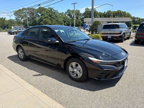 Certified 2026 Hyundai Elantra SE w/ Cargo Package FWD image 8