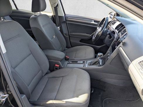 Used 2019 Volkswagen e-Golf SE w/ Driver Assistance Package image 17