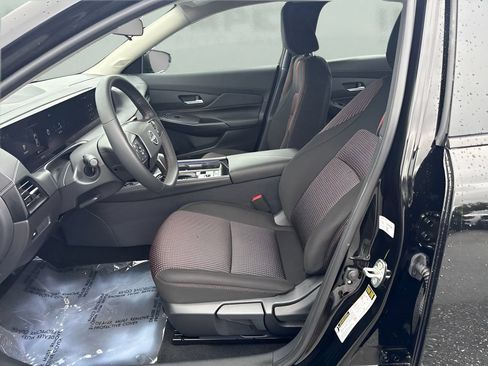 Used 2026 Nissan Sentra SR w/ Floor Mat Package FWD image 5