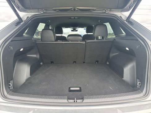 Used 2025 Volkswagen Atlas Cross Sport SE FWD image 8