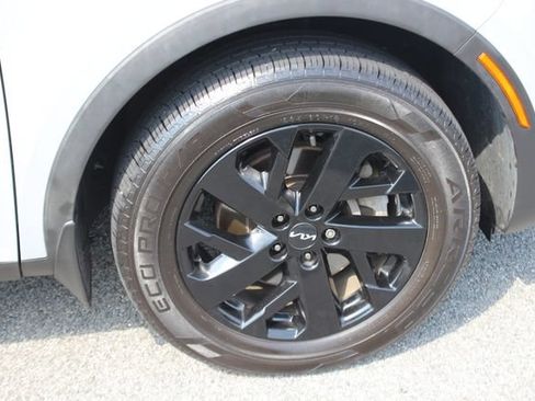 Used 2023 Kia Sorento S w/ Panoramic Sunroof Package AWD/4WD image 36