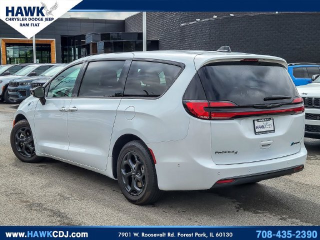 Used 2024 Chrysler Pacifica Limited FWD image 7