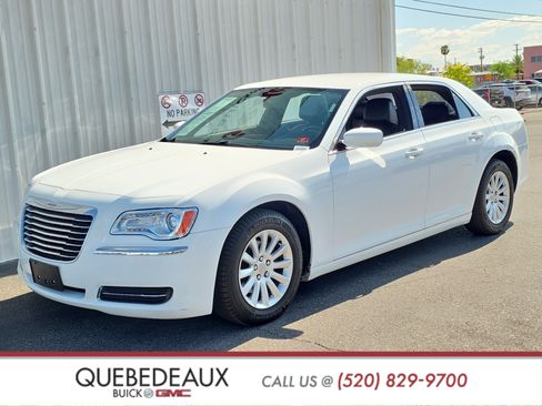 Used 2014 Chrysler 300 RWD image 3