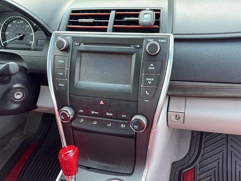 Used 2015 Toyota Camry LE FWD image 17