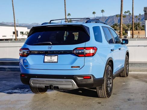 Used 2024 Honda Pilot TrailSport image 9