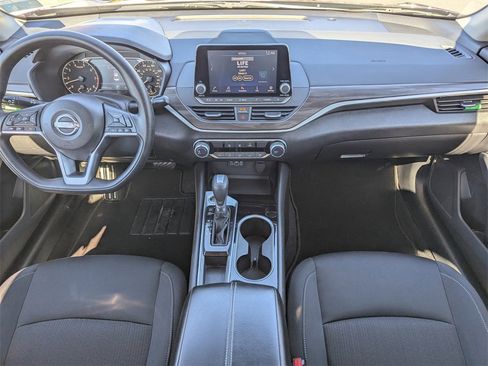 Used 2024 Nissan Altima 2.5 SV image 6
