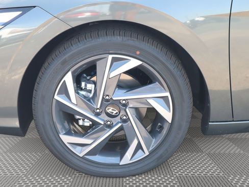 New 2025 Hyundai Elantra Limited image 4