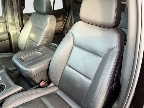 Used 2022 Chevrolet Tahoe Z71 w/ Luxury Package image 22