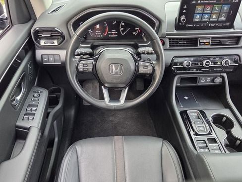 Used 2024 Honda Pilot Touring image 13