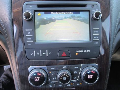 Used 2017 Chevrolet Traverse LT FWD image 27