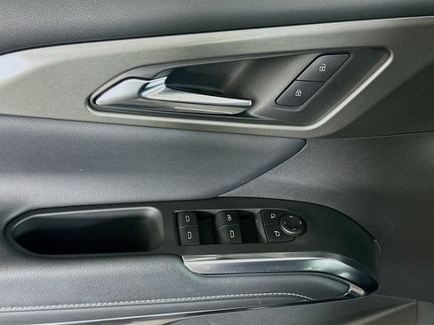 Used 2025 Chevrolet Traverse LT image 15