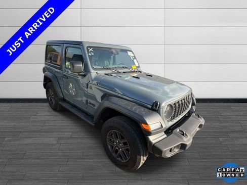 Used 2025 Jeep Wrangler Sport AWD/4WD image 3