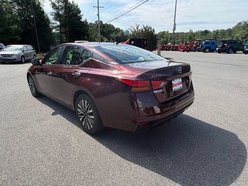 Used 2025 Nissan Altima 2.5 SV FWD image 13