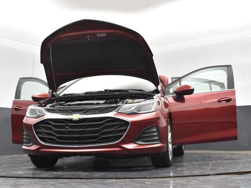 Used 2019 Chevrolet Cruze LT FWD image 38