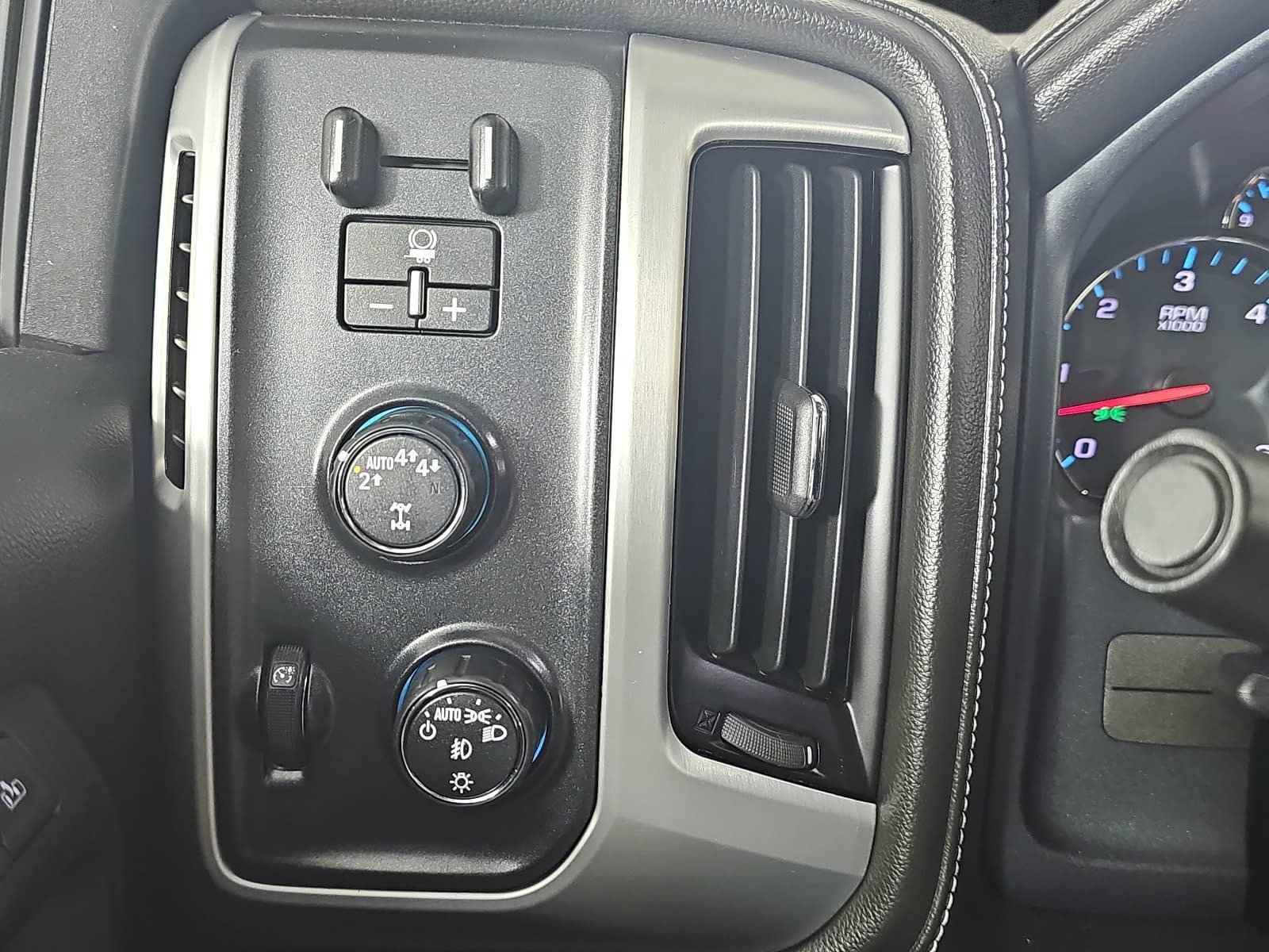 Used 2018 GMC Sierra 1500 SLT AWD/4WD image 22
