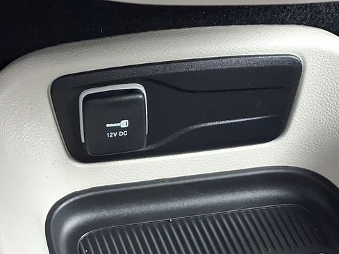 Used 2024 Chrysler Pacifica Touring-L FWD image 30