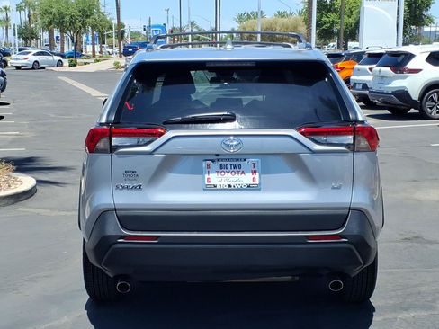 Used 2021 Toyota RAV4 LE w/ Carpet Mat Package (TMS) FWD image 5