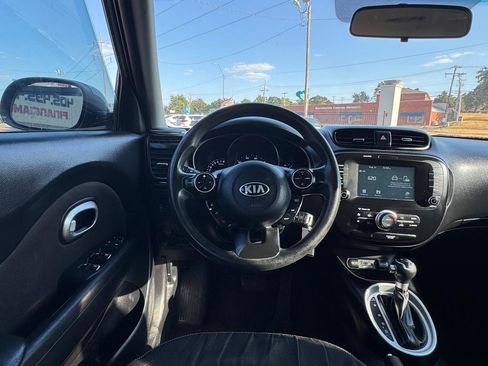 Used 2018 Kia Soul + FWD image 16