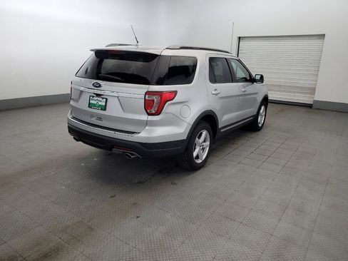 Used 2018 Ford Explorer XLT w/ Equipment Group 202A FWD image 9