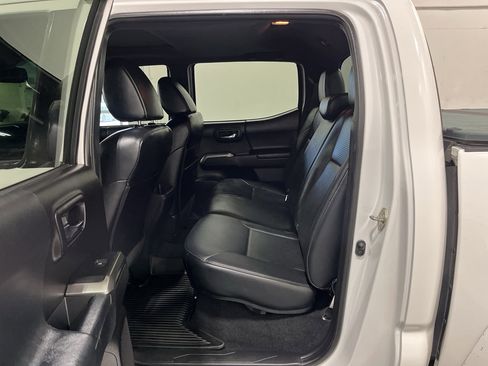 Used 2019 Toyota Tacoma Limited AWD/4WD image 24