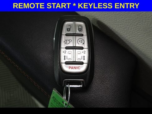 Used 2018 Chrysler Pacifica Touring-L w/ Premium Audio Group FWD image 8
