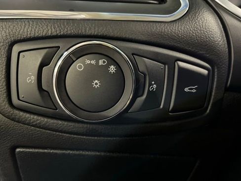 Used 2018 Ford Edge Titanium w/ Equipment Group 301A AWD/4WD image 17