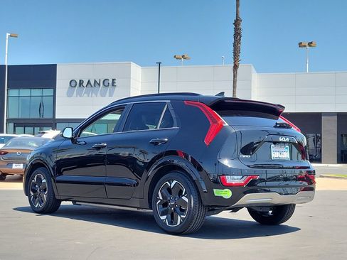 Used 2023 Kia Niro Wave FWD image 2