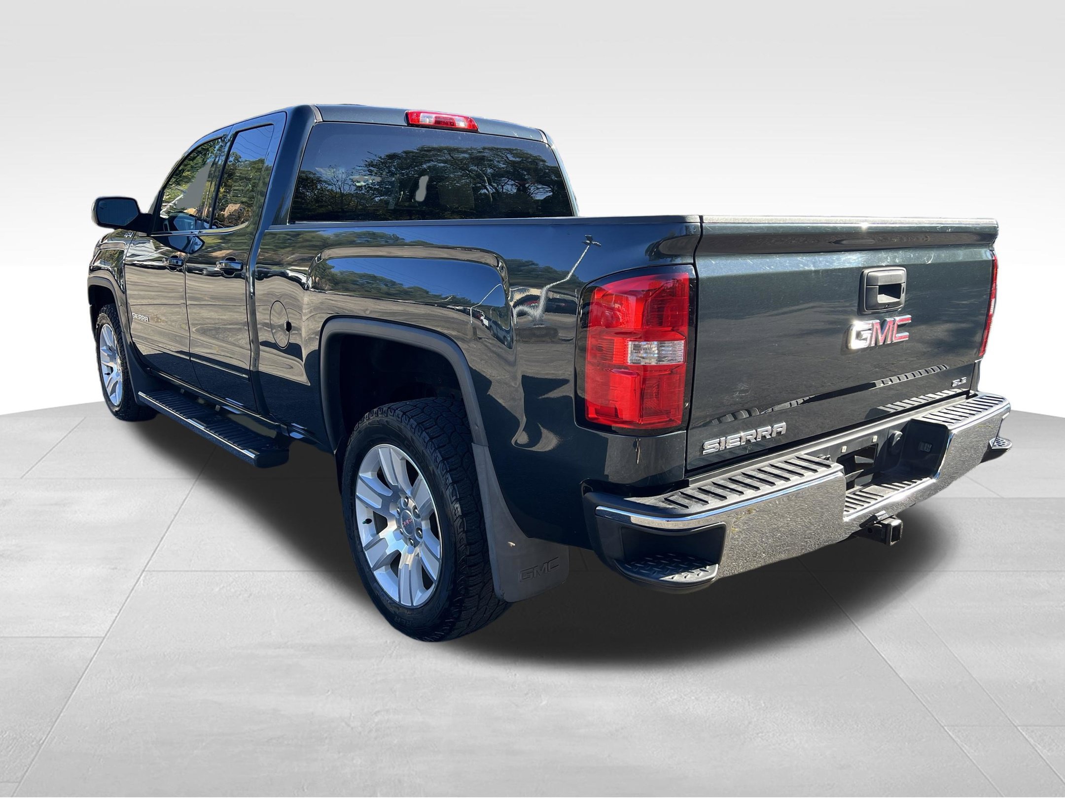 Used 2018 GMC Sierra 1500 SLE w/ SLE Value Package AWD/4WD image 9