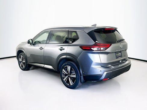 Used 2025 Nissan Rogue SL AWD/4WD image 5