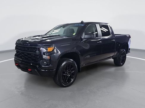 Certified 2023 Chevrolet Silverado 1500 Custom Trail Boss w/ LPO, Dark Essentials Package AWD/4WD image 9