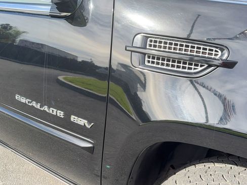 Used 2013 Cadillac Escalade ESV Premium image 10