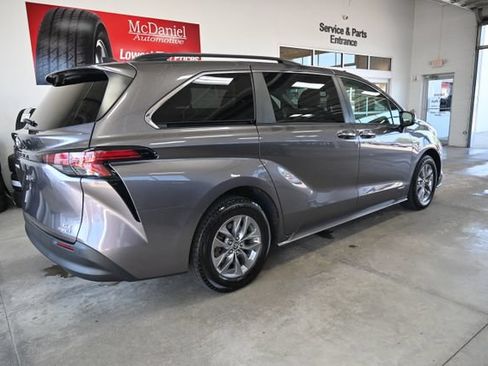 Used 2021 Toyota Sienna XLE w/ XLE Plus Package FWD image 5