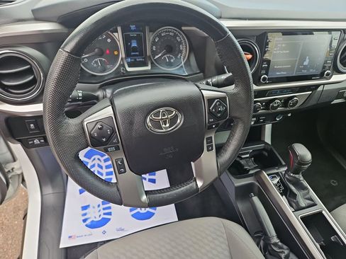 Used 2022 Toyota Tacoma SR5 RWD image 14
