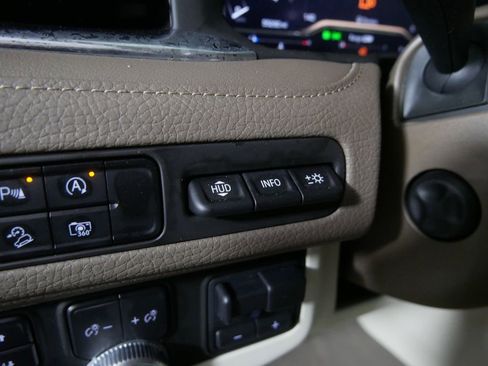 Used 2023 GMC Yukon XL Denali image 17