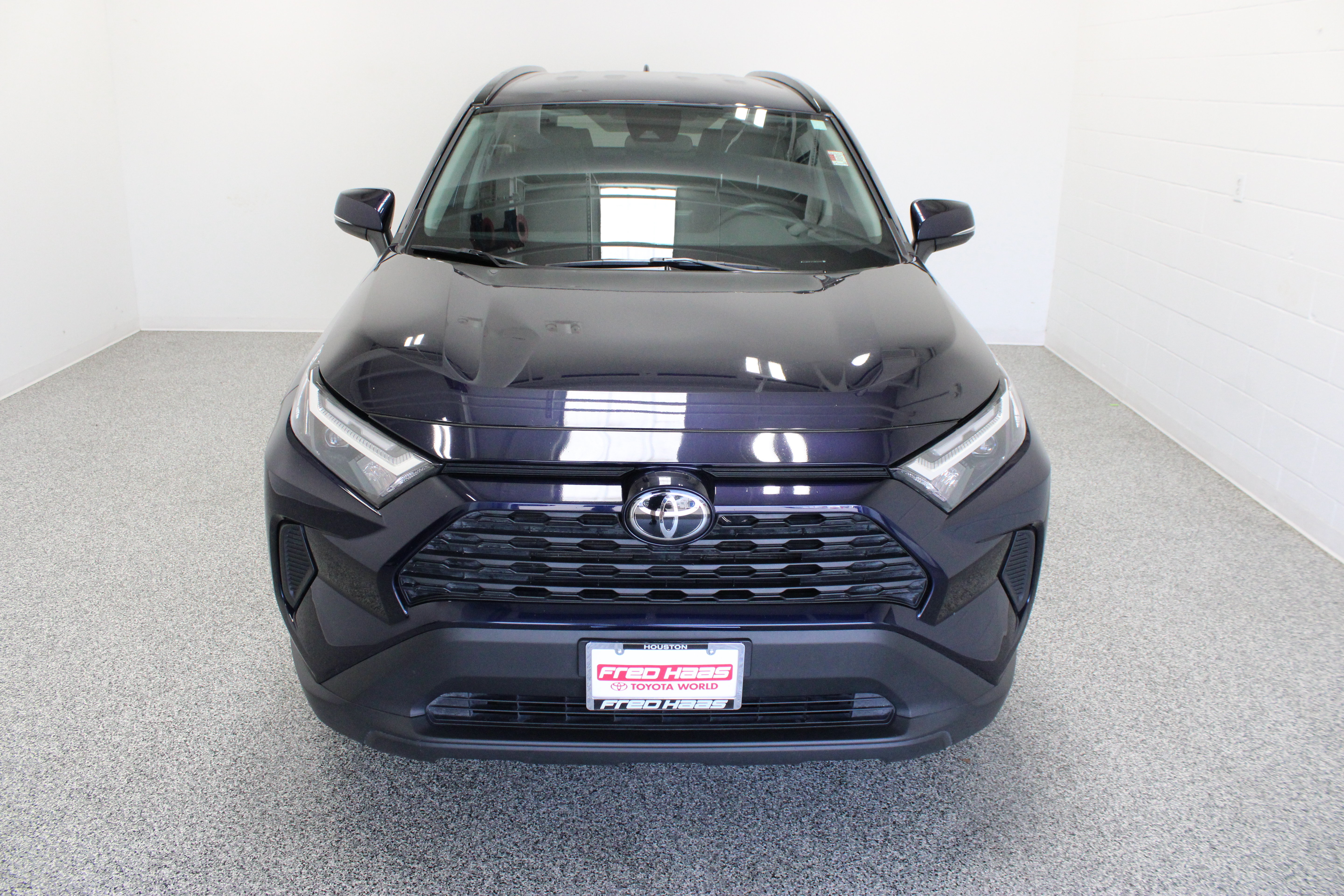 Used 2025 Toyota RAV4 XLE FWD image 3