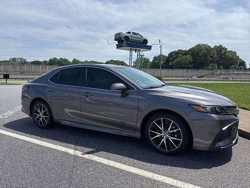 Used 2023 Toyota Camry SE w/ Convenience Package FWD image 4