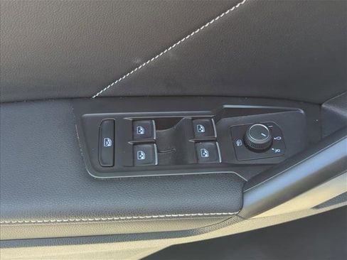 Used 2022 Volkswagen Tiguan SE R-Line FWD image 8