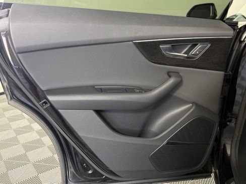 Used 2019 Audi Q8 Premium Plus w/ Premium Plus AWD/4WD image 23