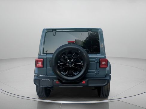 Used 2025 Jeep Wrangler Unlimited Sahara AWD/4WD image 24