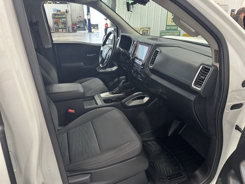 Used 2022 Nissan Frontier SV AWD/4WD image 17