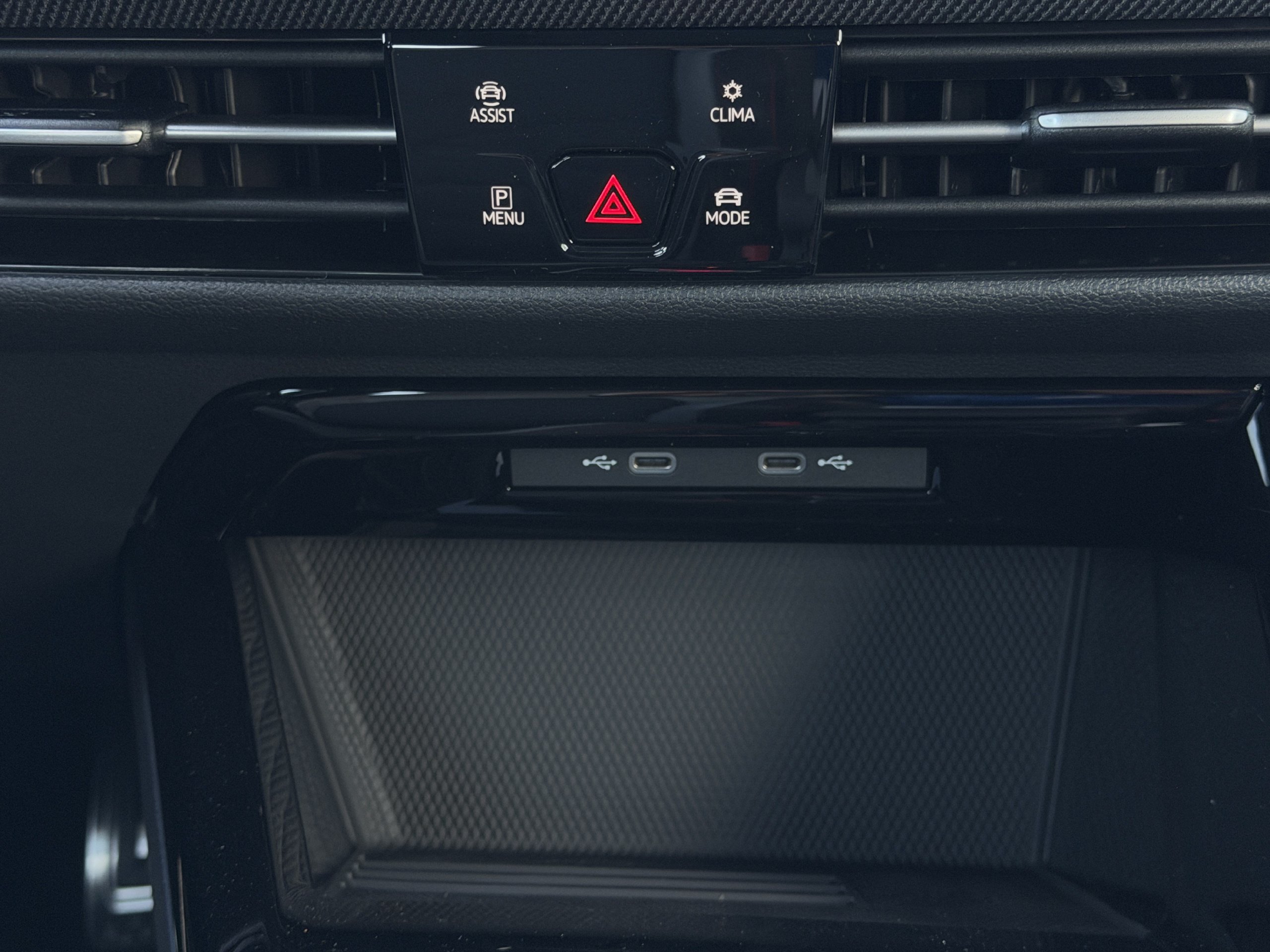 New 2026 Volkswagen GTI SE FWD image 15